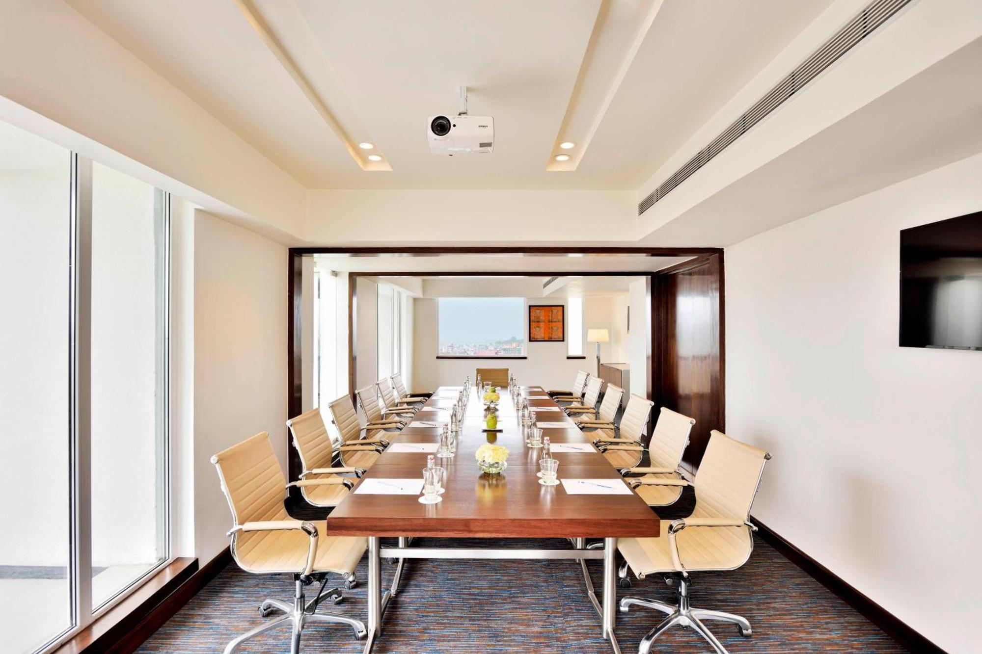 Hotel Fairfield By Marriott Kathmandu Exterior foto